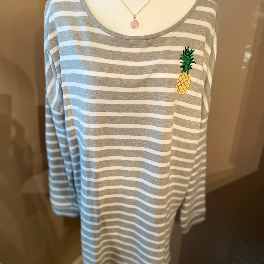 crown & ivy Gray and White Striped Long Sleeve Tee NWT’S